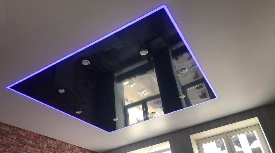 Натяжной потолок со световыми линиями Натяжной потолок со световыми линиями