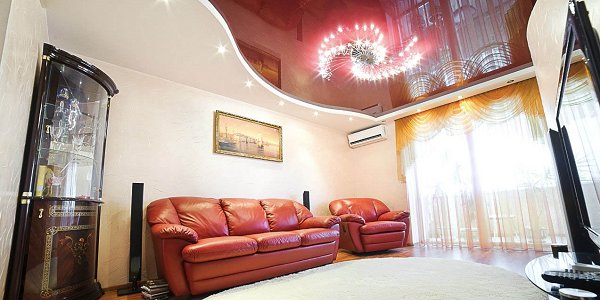 Двухуровневый натяжной потолок в зале Двухуровневый натяжной потолок в зале